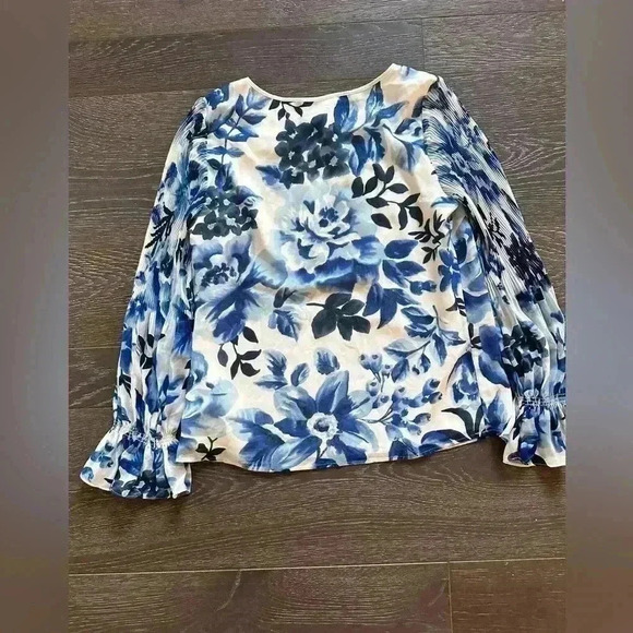 Talbots Blue White Floral Top Long Sleeve Size XS Lightweight 100% Polyester NWT - Picture 6 of 6